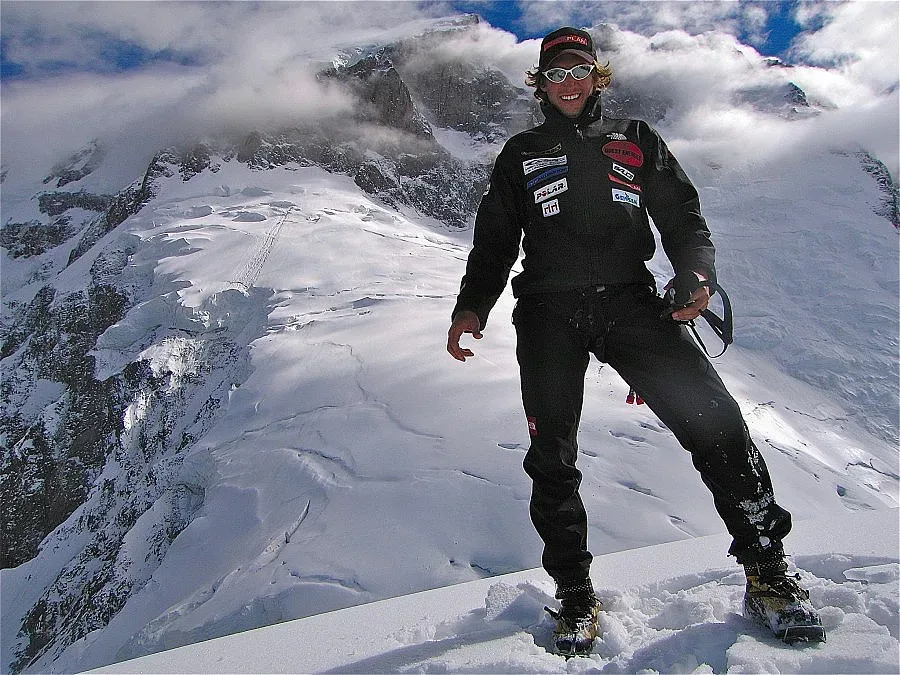 Джоуби Огуин скача от Еверест на живо