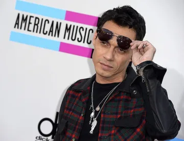 Марк Антъни се съди за 100 000 издръжка