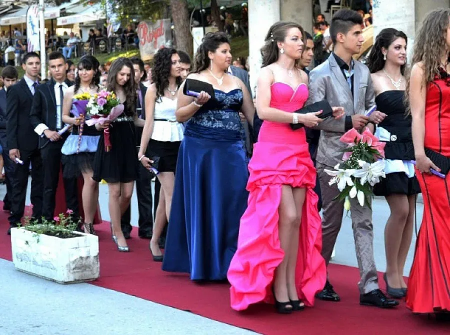 Дом за деца с умствена изостаналост изпраща първите си абитуриентки