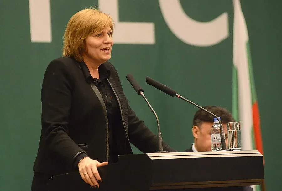 Георгиева: Преговаряме с инвеститори за национален стадион