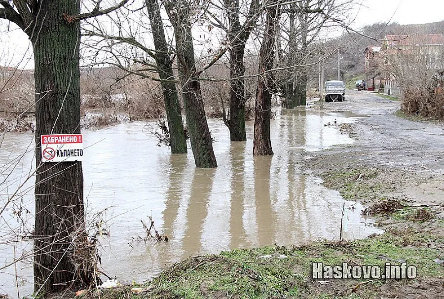 Семейство изчезна в пороя в Хасковско