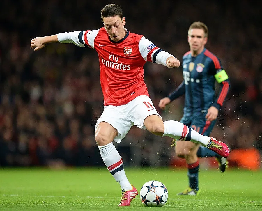 "Барса" иска да мине тънко с Йозил