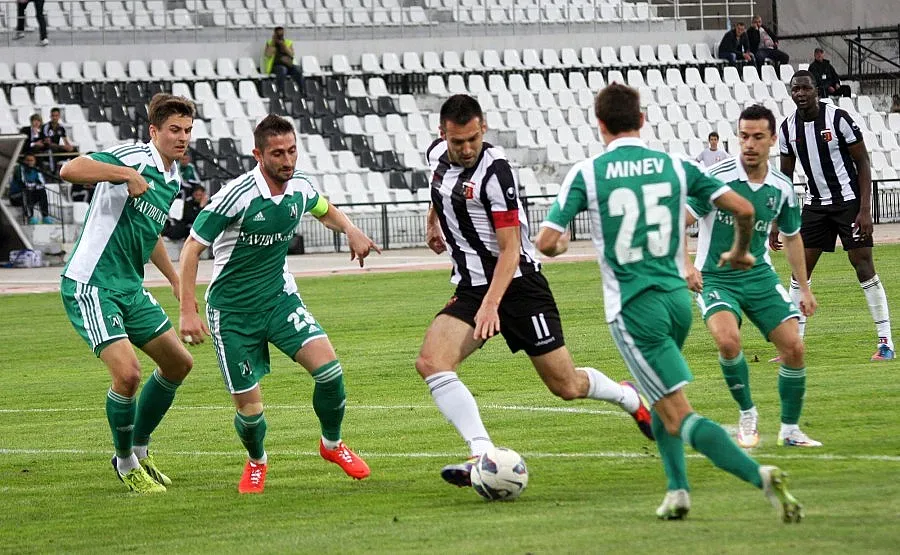 Обвинен в кражба съди Коко Динев