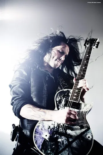 Китаристът на Ozzy Osbourne и Firewind забива в Каварна