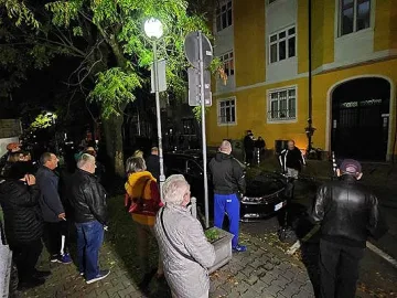 Граждани се събраха пред дома на Маричков. Какво се случи?