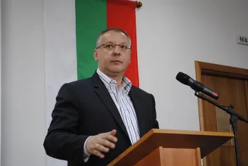 Станишев отговори на Дончев: Работата в ЕС е политика