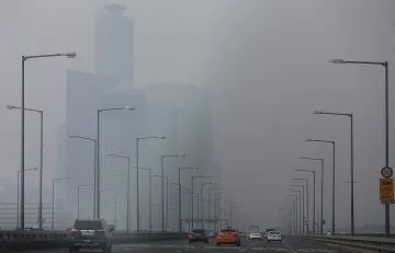 Пясъчна буря връхлетя Китай (СНИМКИ)