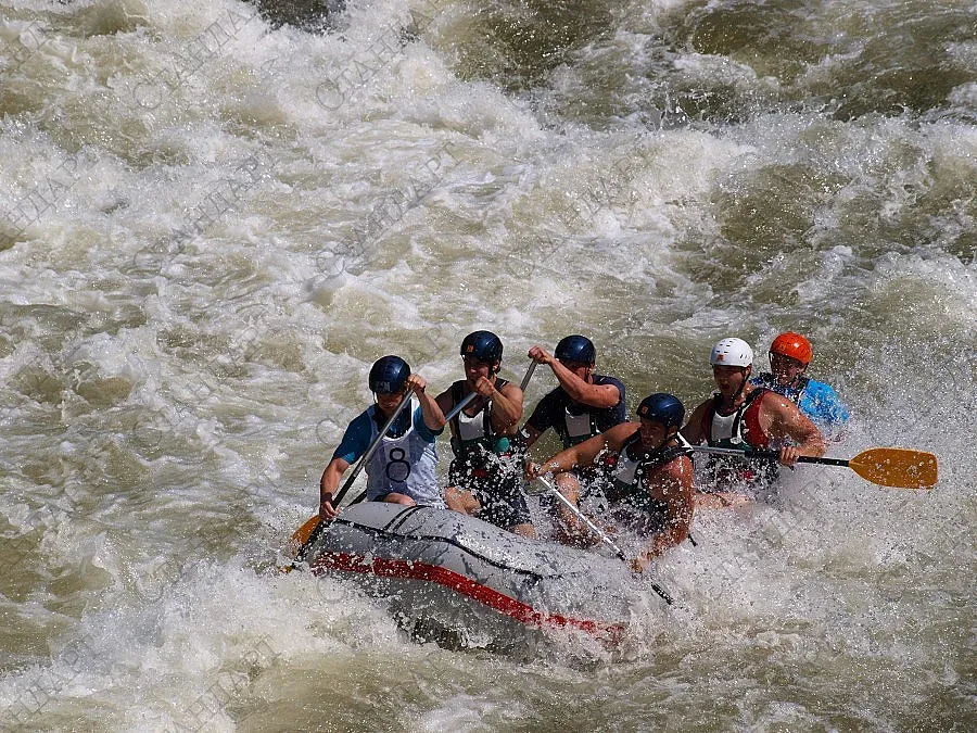 Рок и рафтинг край река Струма