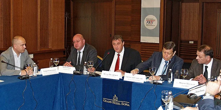 Плащаме незаконно за "Зелена карта"