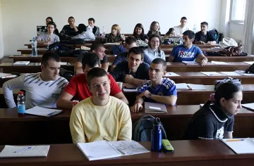Отварят вузовете за студенти 40+