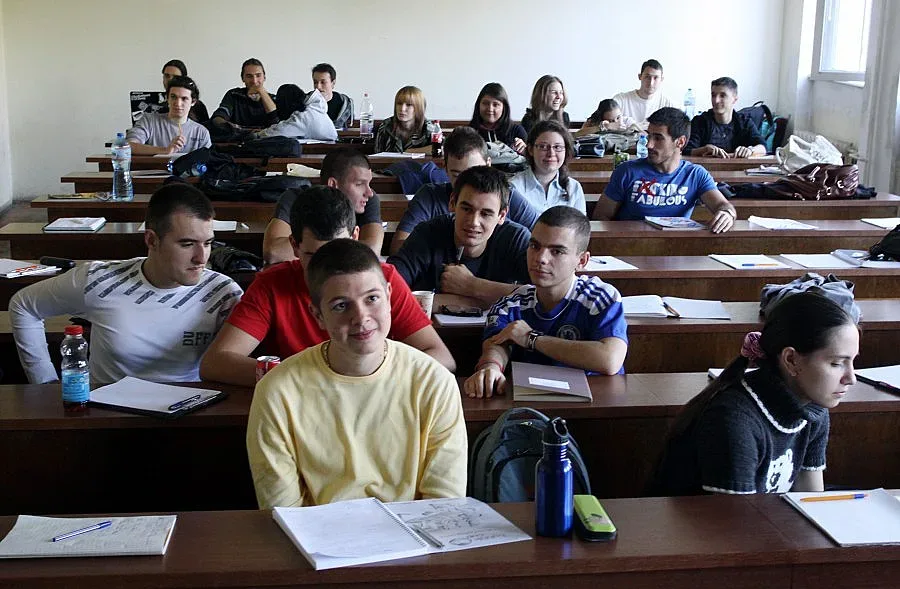 Отварят вузовете за студенти 40+