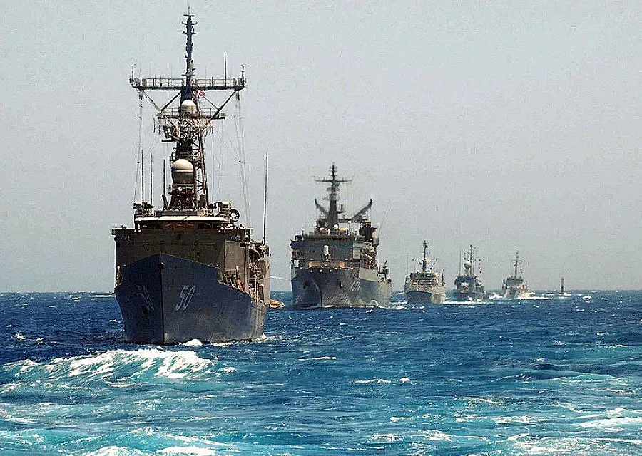 US фрегата в Черно море, миночистачи в Балтийско