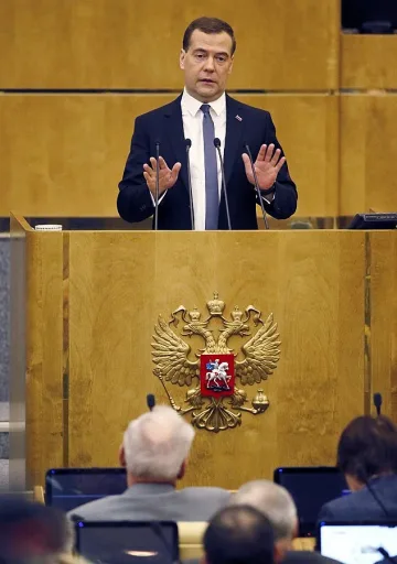 Медведев: Печелим от санкциите