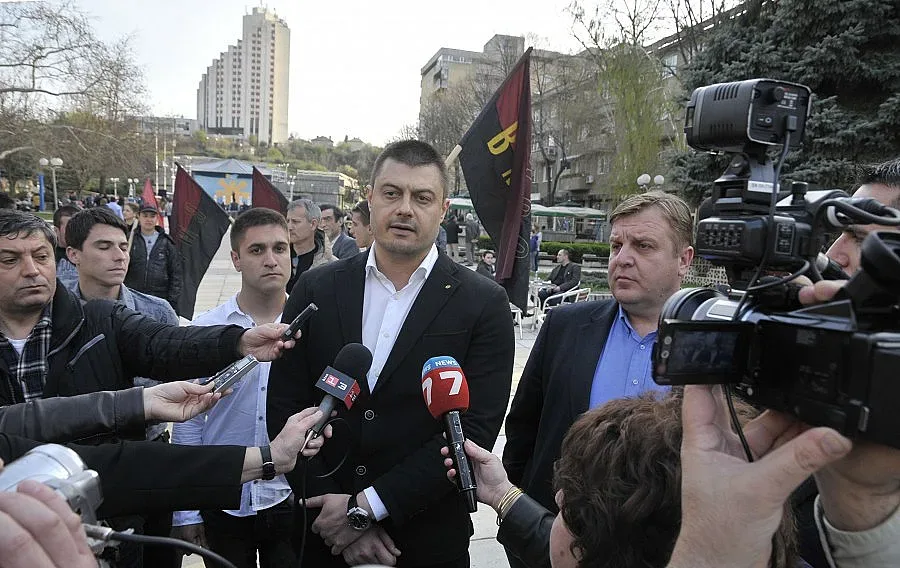 Здравеопазването и образованието трябва да се деполитизират