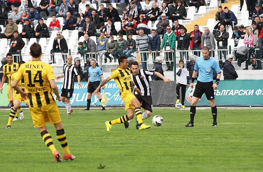 Удариха "Локо" с 3 мача и 10 бона