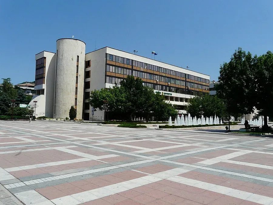 Военните не дават казармата на Благоевград