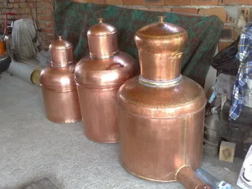 Търговец изгоря с 10 000 заради нелегална ракия