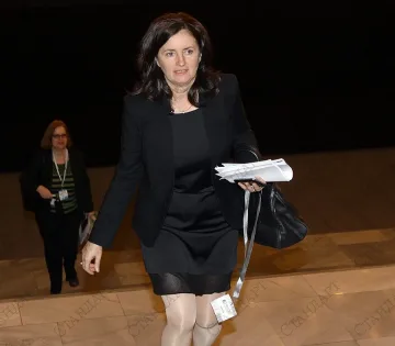 Административни услуги стават и електронни до една година