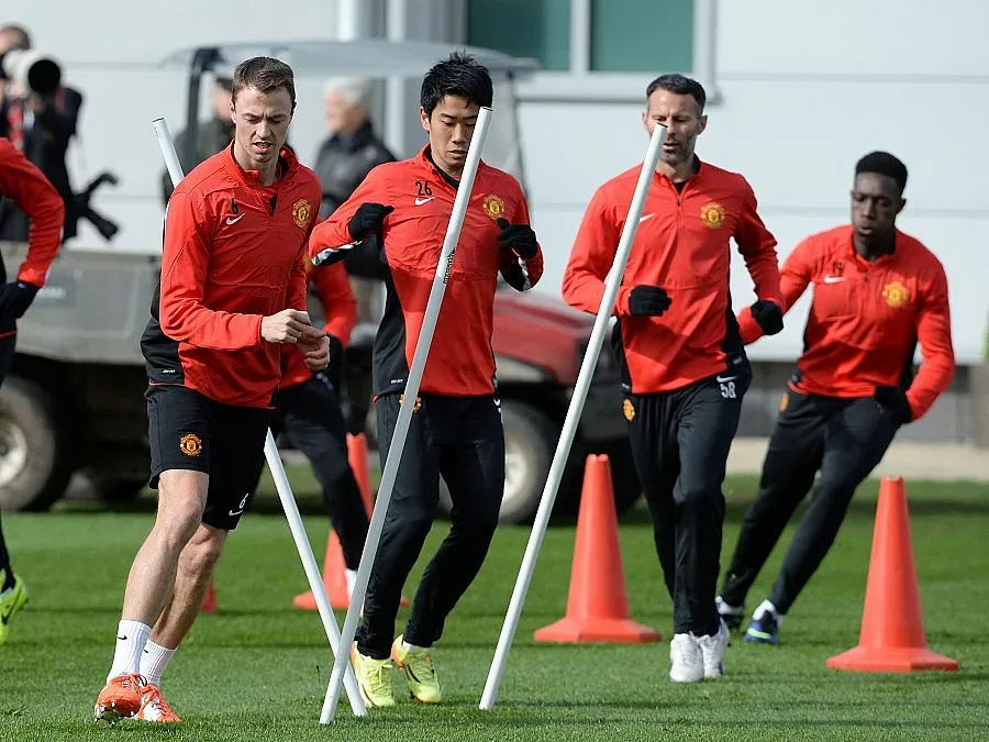 Райън Гигс поема временно Юнайтед