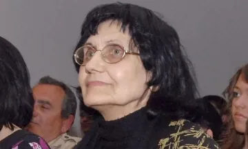 Почина майката на поетесата Петя Дубарова