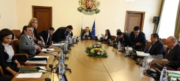 Орешарски качва кабинета на колела