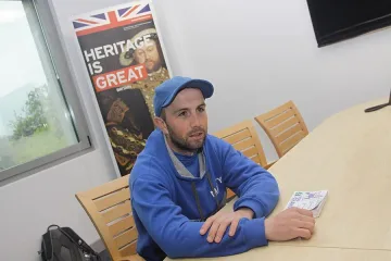 16 000 км пеш срещу насилието над деца