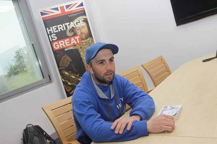 16 000 км пеш срещу насилието над деца