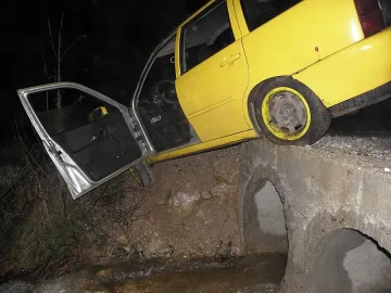 Порои съсипаха улици и пътища
