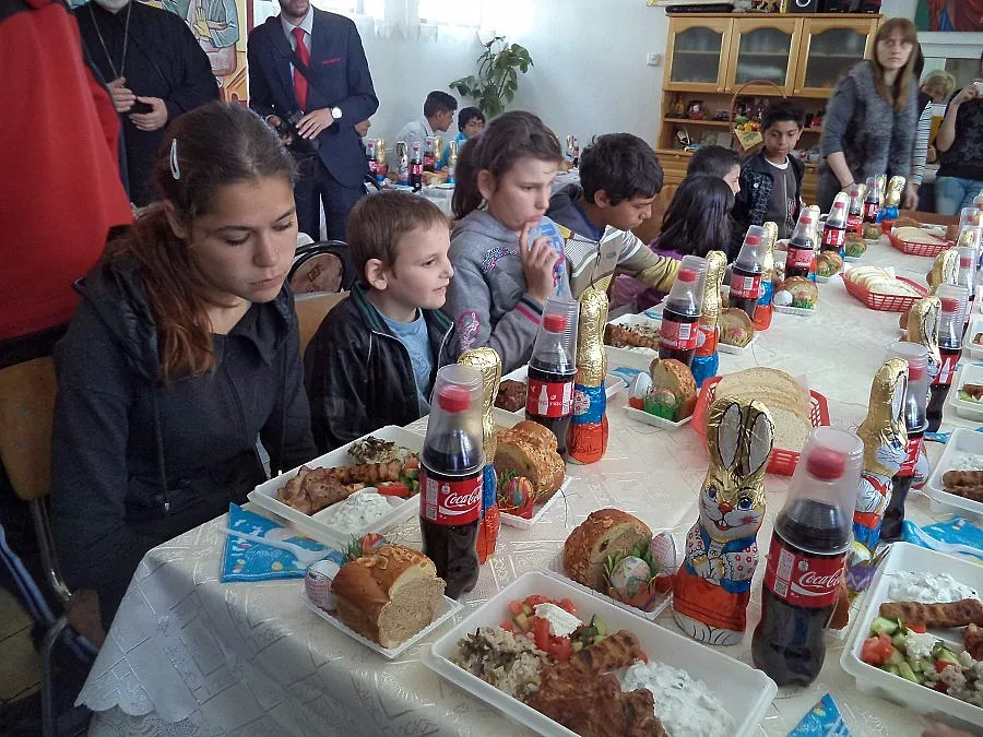 Празничен обяд за 60 деца в неравностойно положение