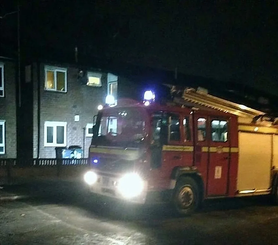 Пожар изпепели склад за химикали в Лийдс