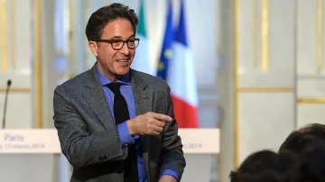 Политическият съветник на Франсоа Оланд подаде оставка