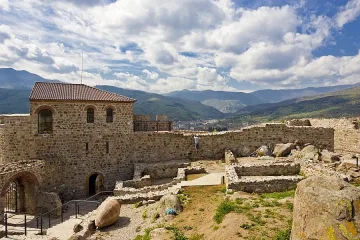 Алея на занаятите води до Перистера