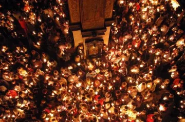 Благодатният огън кацна на българска земя