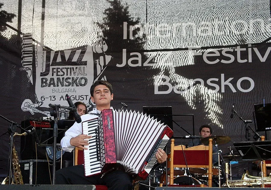 Музика, култура и спорт водят туристи през лятото в Банско