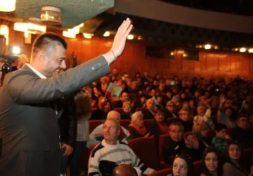20 000 аплодираха Бареков и Нешка