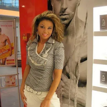 Валя скочила в морето (ОБЗОР)