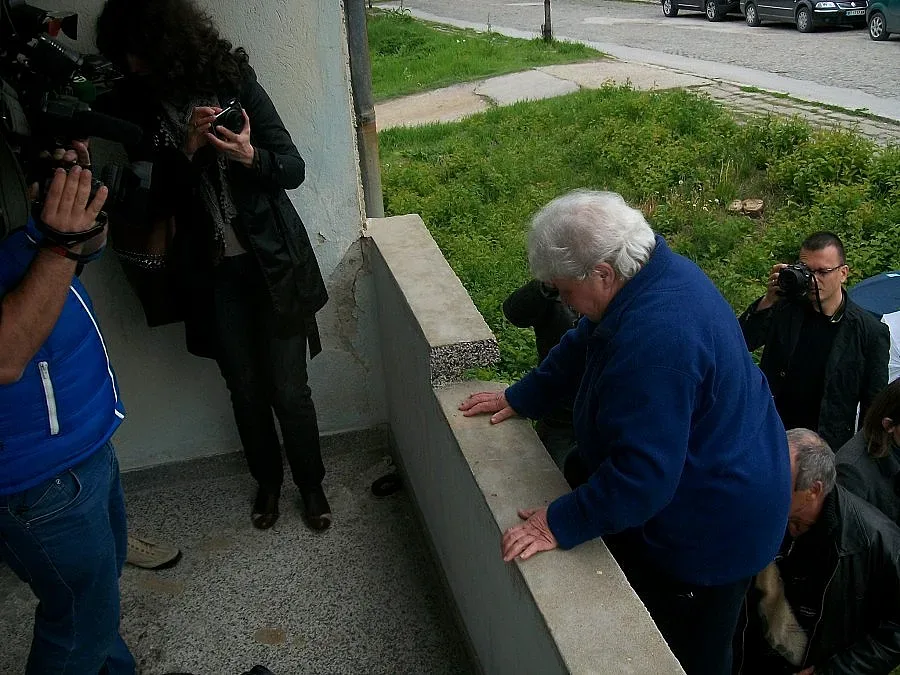 Майката на Петко от Лясковец при него за Възкресение