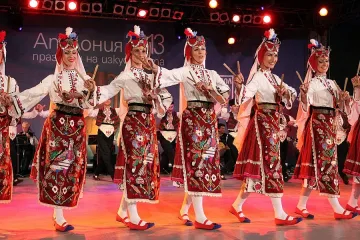 Фолклорна буря в НДК