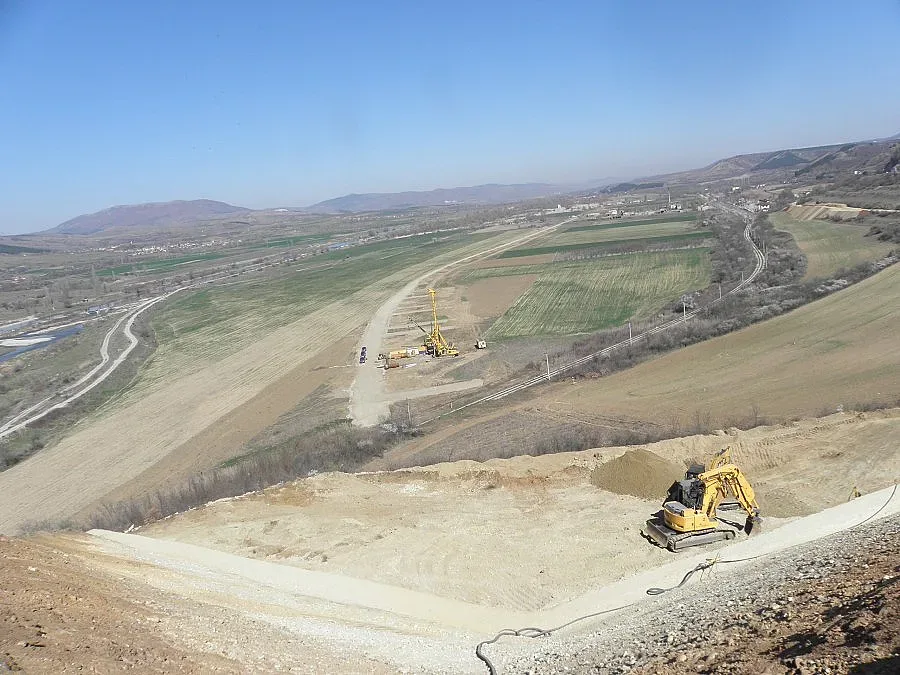 Строители не искат тунела на "Струма"