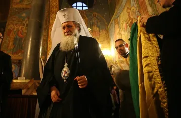 Патриарх Неофит с подаръци за децата в Нови хан