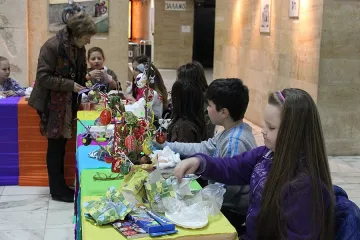 Хлапета боядисаха 200 яйца в кметството на Благоевград