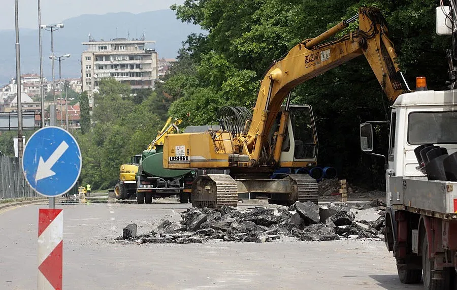 Стартират и продължават ремонтите на 1500 км пътища до края на годината