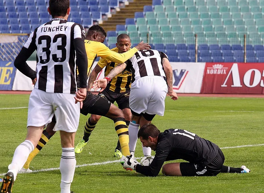 Локо Пд пусна билетите за дербито с Ботев 