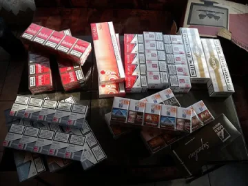 Иззеха контрабандни цигари от търговски обекти