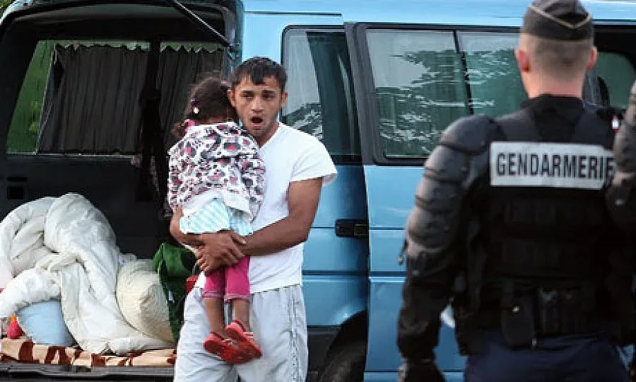 Скандал във Франция с опорни точки за роми