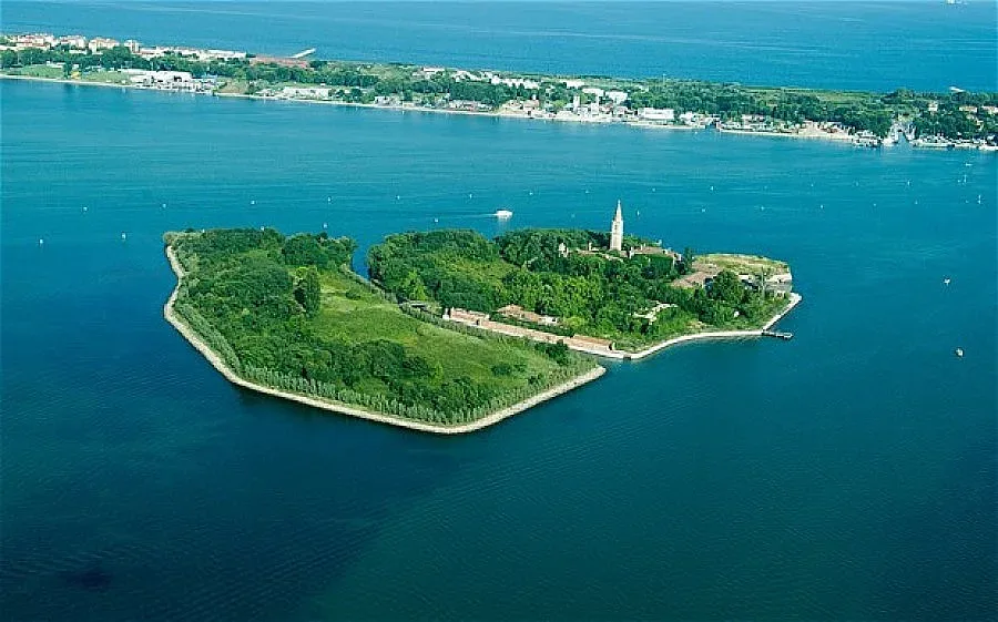 Италия продава необитаем остров