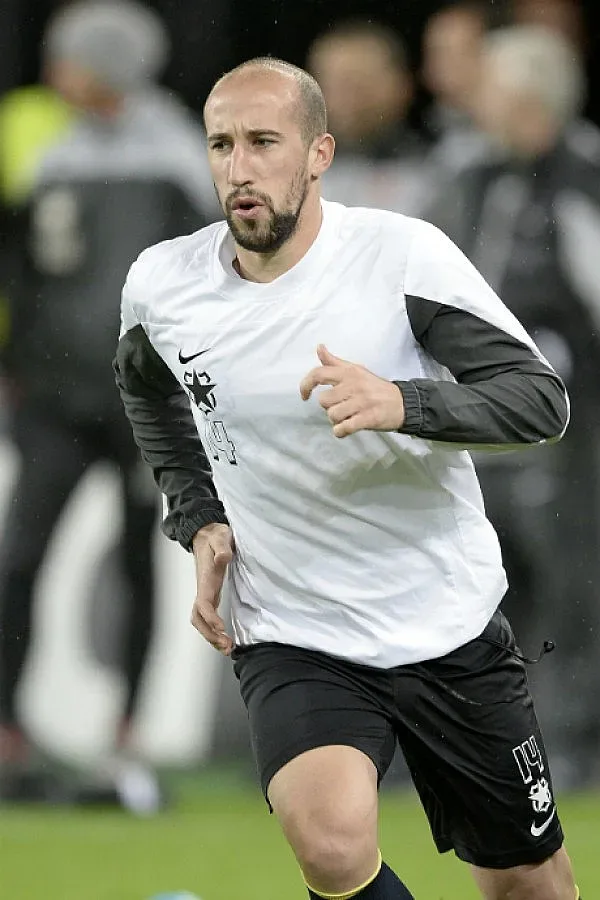 Румънски национал става "канарче" 