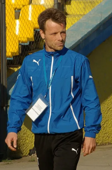 Елин: Не си правя пиар с младите