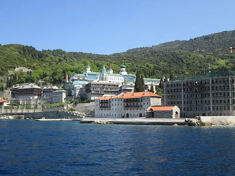 Манастир се опъна на Путин