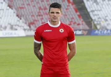 Валентин Илиев остава още една година в ЦСКА